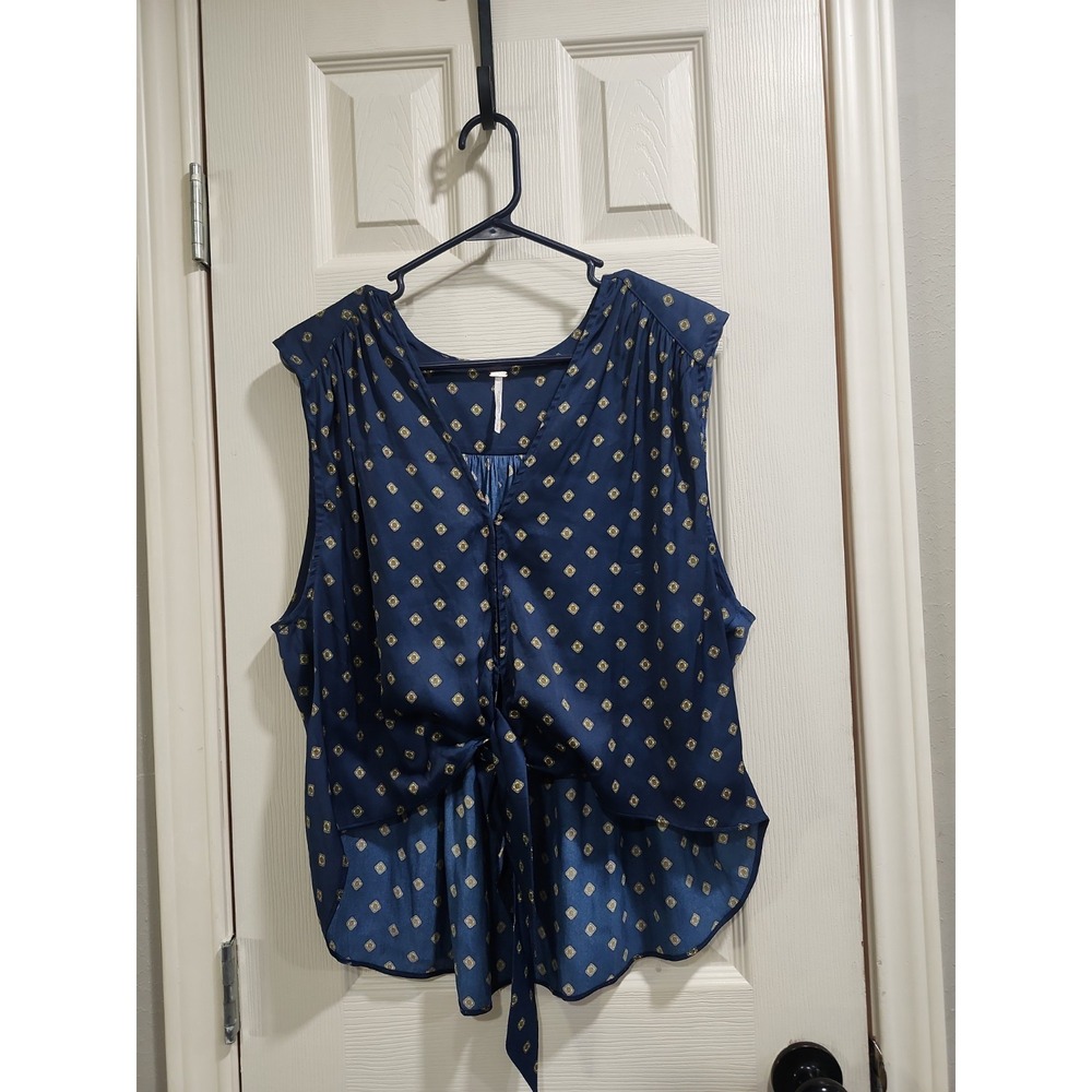 Free People Tie-front Sleeves Blouse Size M‎